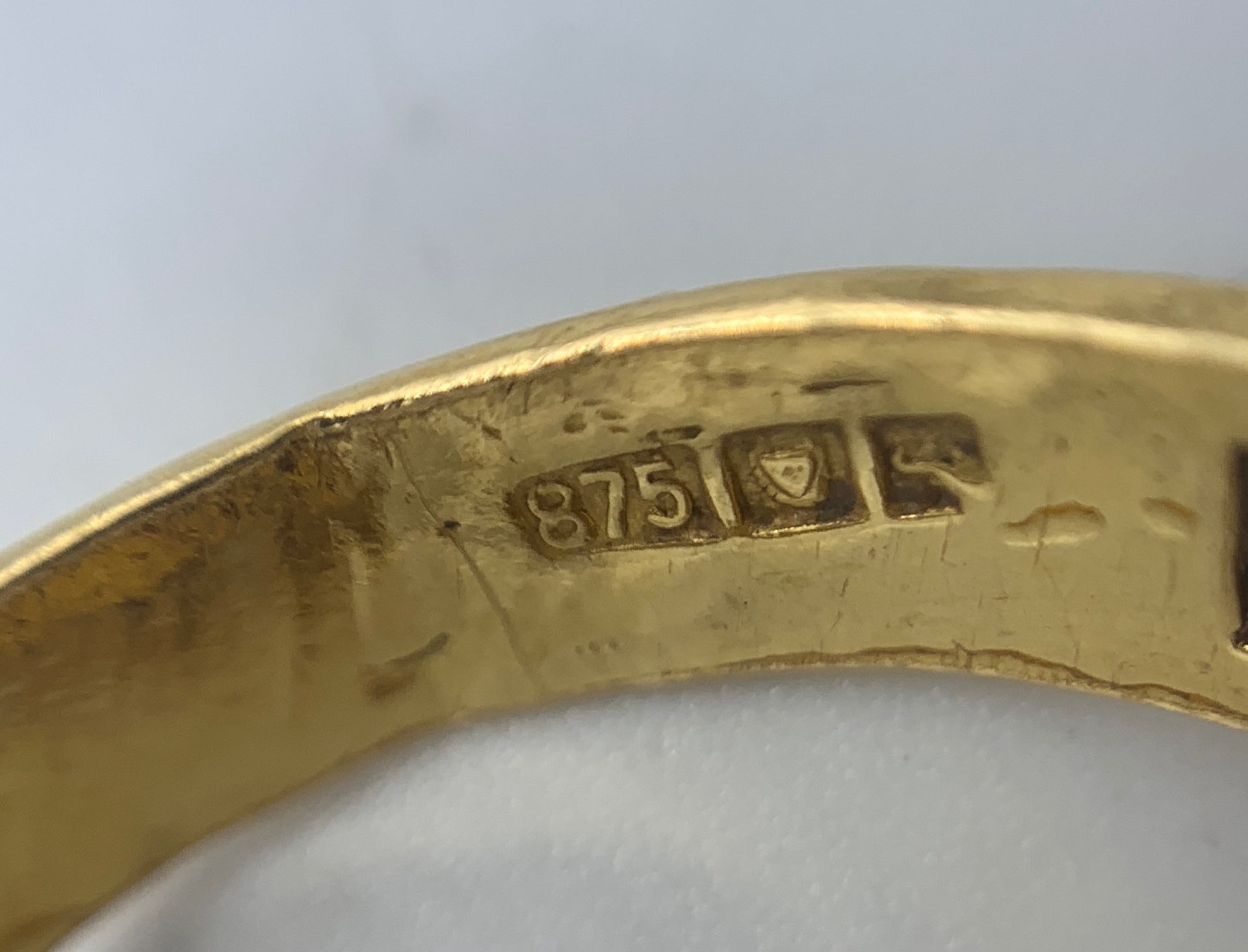 刻印】金の指輪やプラチナのネックレス、それぞれの刻印の意味は 