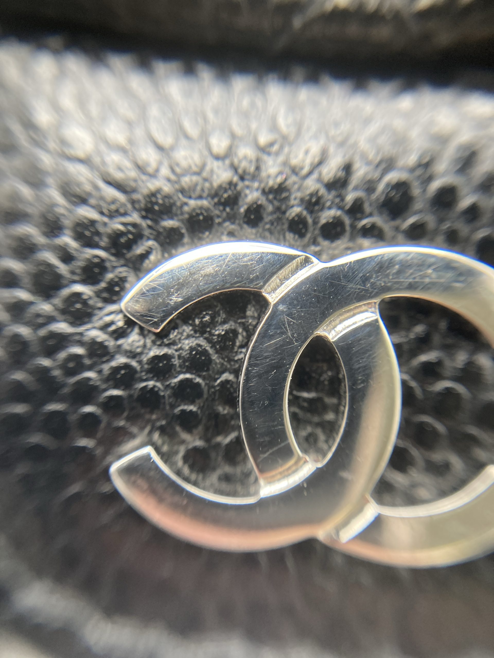 シャネルの「キャビアスキン」とは？ なぜ人気なのか？ - 那覇市のお